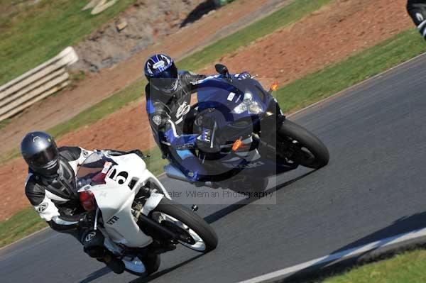 Mallory park Leicestershire;Mallory park photographs;Motorcycle action photographs;event digital images;eventdigitalimages;mallory park;no limits trackday;peter wileman photography;trackday;trackday digital images;trackday photos