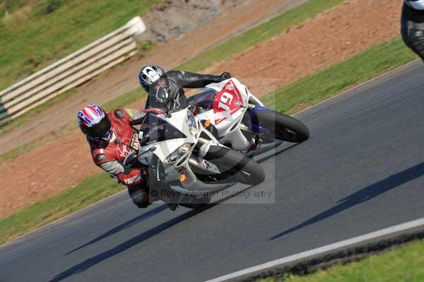 Mallory park Leicestershire;Mallory park photographs;Motorcycle action photographs;event digital images;eventdigitalimages;mallory park;no limits trackday;peter wileman photography;trackday;trackday digital images;trackday photos