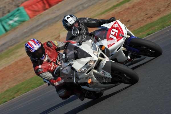 Mallory park Leicestershire;Mallory park photographs;Motorcycle action photographs;event digital images;eventdigitalimages;mallory park;no limits trackday;peter wileman photography;trackday;trackday digital images;trackday photos