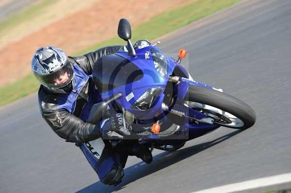 Mallory park Leicestershire;Mallory park photographs;Motorcycle action photographs;event digital images;eventdigitalimages;mallory park;no limits trackday;peter wileman photography;trackday;trackday digital images;trackday photos