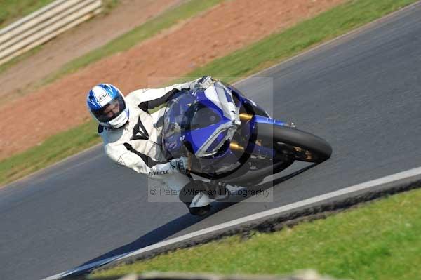 Mallory park Leicestershire;Mallory park photographs;Motorcycle action photographs;event digital images;eventdigitalimages;mallory park;no limits trackday;peter wileman photography;trackday;trackday digital images;trackday photos