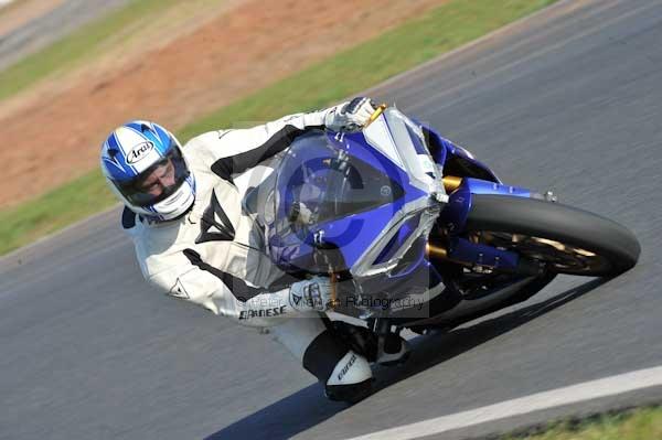 Mallory park Leicestershire;Mallory park photographs;Motorcycle action photographs;event digital images;eventdigitalimages;mallory park;no limits trackday;peter wileman photography;trackday;trackday digital images;trackday photos