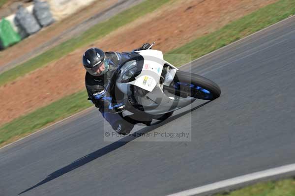 Mallory park Leicestershire;Mallory park photographs;Motorcycle action photographs;event digital images;eventdigitalimages;mallory park;no limits trackday;peter wileman photography;trackday;trackday digital images;trackday photos