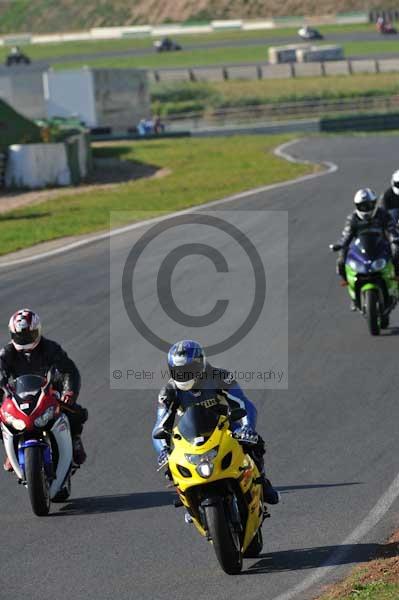 Mallory park Leicestershire;Mallory park photographs;Motorcycle action photographs;event digital images;eventdigitalimages;mallory park;no limits trackday;peter wileman photography;trackday;trackday digital images;trackday photos