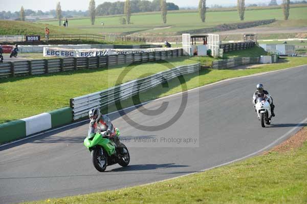 Mallory park Leicestershire;Mallory park photographs;Motorcycle action photographs;event digital images;eventdigitalimages;mallory park;no limits trackday;peter wileman photography;trackday;trackday digital images;trackday photos