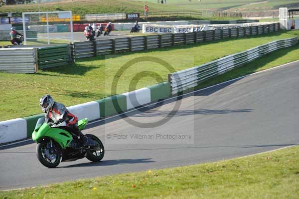 Mallory park Leicestershire;Mallory park photographs;Motorcycle action photographs;event digital images;eventdigitalimages;mallory park;no limits trackday;peter wileman photography;trackday;trackday digital images;trackday photos