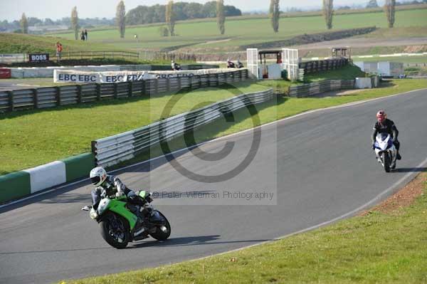 Mallory park Leicestershire;Mallory park photographs;Motorcycle action photographs;event digital images;eventdigitalimages;mallory park;no limits trackday;peter wileman photography;trackday;trackday digital images;trackday photos