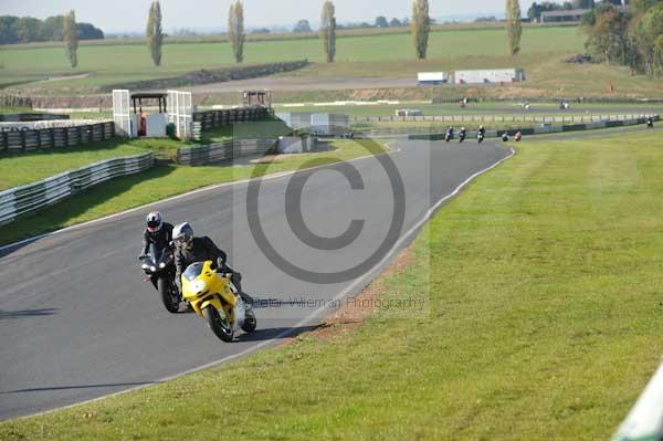 Mallory park Leicestershire;Mallory park photographs;Motorcycle action photographs;event digital images;eventdigitalimages;mallory park;no limits trackday;peter wileman photography;trackday;trackday digital images;trackday photos