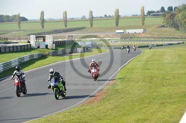 Mallory park Leicestershire;Mallory park photographs;Motorcycle action photographs;event digital images;eventdigitalimages;mallory park;no limits trackday;peter wileman photography;trackday;trackday digital images;trackday photos