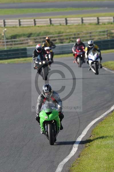 Mallory park Leicestershire;Mallory park photographs;Motorcycle action photographs;event digital images;eventdigitalimages;mallory park;no limits trackday;peter wileman photography;trackday;trackday digital images;trackday photos