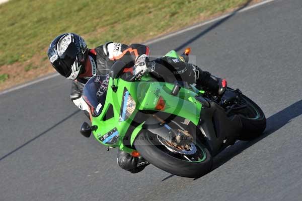 Mallory park Leicestershire;Mallory park photographs;Motorcycle action photographs;event digital images;eventdigitalimages;mallory park;no limits trackday;peter wileman photography;trackday;trackday digital images;trackday photos