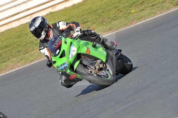 Mallory park Leicestershire;Mallory park photographs;Motorcycle action photographs;event digital images;eventdigitalimages;mallory park;no limits trackday;peter wileman photography;trackday;trackday digital images;trackday photos