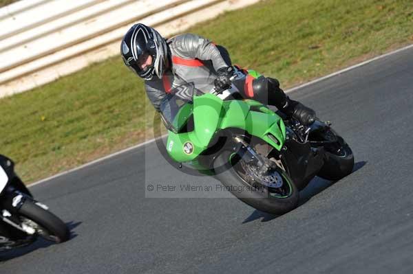 Mallory park Leicestershire;Mallory park photographs;Motorcycle action photographs;event digital images;eventdigitalimages;mallory park;no limits trackday;peter wileman photography;trackday;trackday digital images;trackday photos