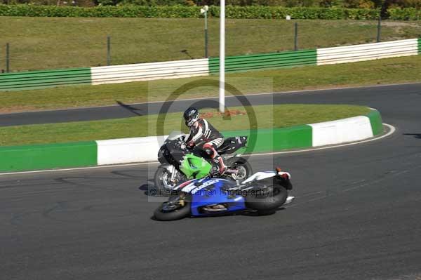 Mallory park Leicestershire;Mallory park photographs;Motorcycle action photographs;event digital images;eventdigitalimages;mallory park;no limits trackday;peter wileman photography;trackday;trackday digital images;trackday photos