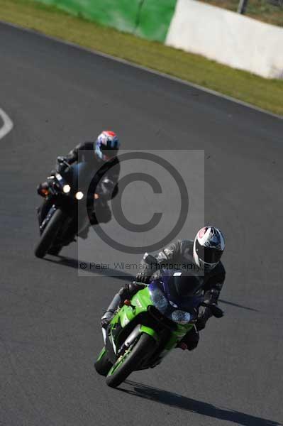 Mallory park Leicestershire;Mallory park photographs;Motorcycle action photographs;event digital images;eventdigitalimages;mallory park;no limits trackday;peter wileman photography;trackday;trackday digital images;trackday photos