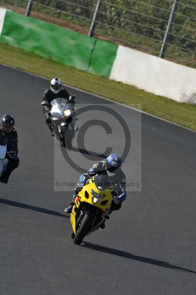 Mallory park Leicestershire;Mallory park photographs;Motorcycle action photographs;event digital images;eventdigitalimages;mallory park;no limits trackday;peter wileman photography;trackday;trackday digital images;trackday photos