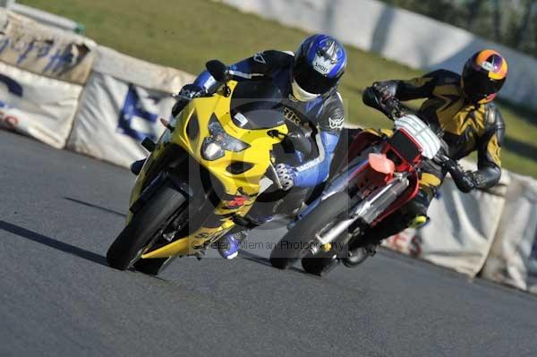 Mallory park Leicestershire;Mallory park photographs;Motorcycle action photographs;event digital images;eventdigitalimages;mallory park;no limits trackday;peter wileman photography;trackday;trackday digital images;trackday photos