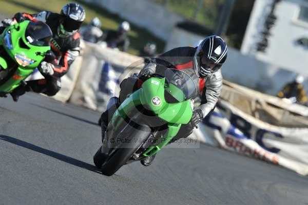 Mallory park Leicestershire;Mallory park photographs;Motorcycle action photographs;event digital images;eventdigitalimages;mallory park;no limits trackday;peter wileman photography;trackday;trackday digital images;trackday photos