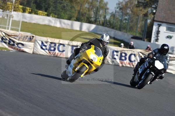 Mallory park Leicestershire;Mallory park photographs;Motorcycle action photographs;event digital images;eventdigitalimages;mallory park;no limits trackday;peter wileman photography;trackday;trackday digital images;trackday photos