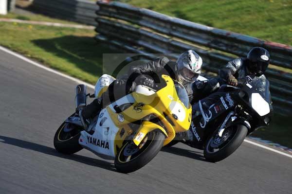 Mallory park Leicestershire;Mallory park photographs;Motorcycle action photographs;event digital images;eventdigitalimages;mallory park;no limits trackday;peter wileman photography;trackday;trackday digital images;trackday photos