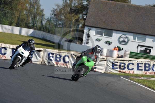 Mallory park Leicestershire;Mallory park photographs;Motorcycle action photographs;event digital images;eventdigitalimages;mallory park;no limits trackday;peter wileman photography;trackday;trackday digital images;trackday photos