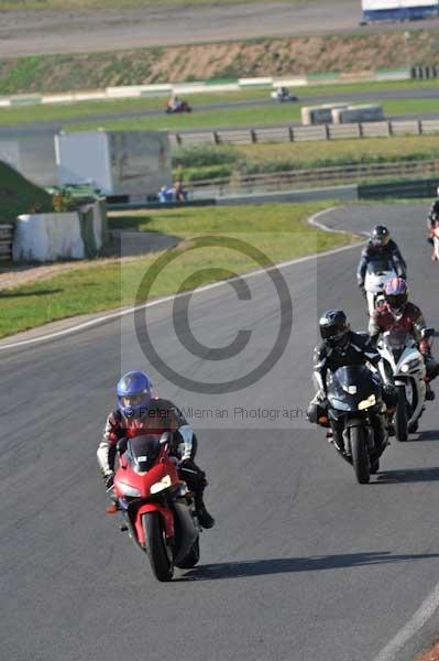 Mallory park Leicestershire;Mallory park photographs;Motorcycle action photographs;event digital images;eventdigitalimages;mallory park;no limits trackday;peter wileman photography;trackday;trackday digital images;trackday photos