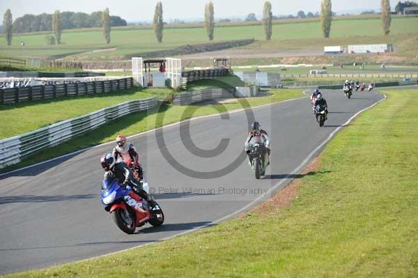 Mallory park Leicestershire;Mallory park photographs;Motorcycle action photographs;event digital images;eventdigitalimages;mallory park;no limits trackday;peter wileman photography;trackday;trackday digital images;trackday photos