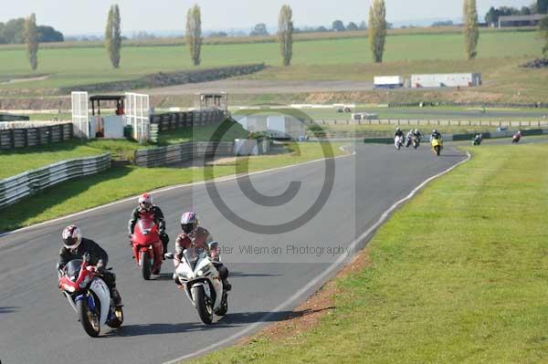 Mallory park Leicestershire;Mallory park photographs;Motorcycle action photographs;event digital images;eventdigitalimages;mallory park;no limits trackday;peter wileman photography;trackday;trackday digital images;trackday photos