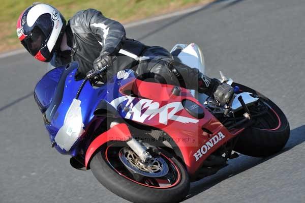 Mallory park Leicestershire;Mallory park photographs;Motorcycle action photographs;event digital images;eventdigitalimages;mallory park;no limits trackday;peter wileman photography;trackday;trackday digital images;trackday photos