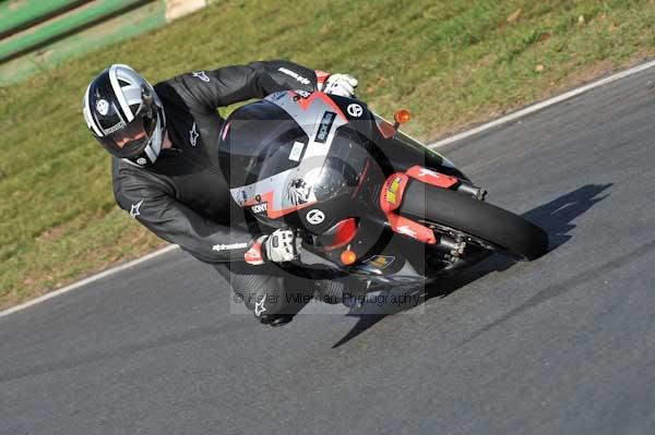 Mallory park Leicestershire;Mallory park photographs;Motorcycle action photographs;event digital images;eventdigitalimages;mallory park;no limits trackday;peter wileman photography;trackday;trackday digital images;trackday photos