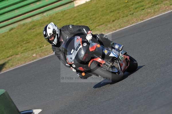 Mallory park Leicestershire;Mallory park photographs;Motorcycle action photographs;event digital images;eventdigitalimages;mallory park;no limits trackday;peter wileman photography;trackday;trackday digital images;trackday photos