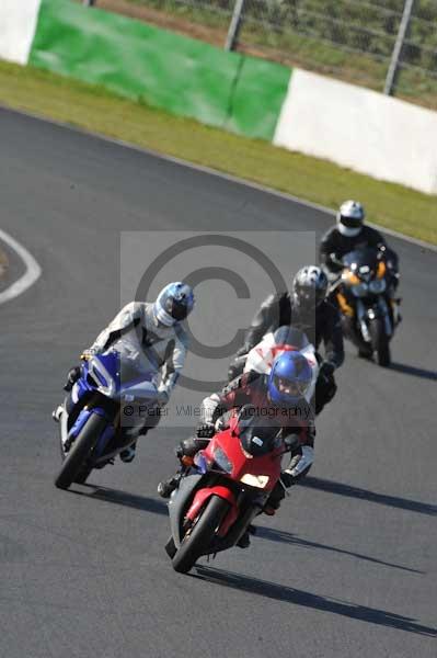 Mallory park Leicestershire;Mallory park photographs;Motorcycle action photographs;event digital images;eventdigitalimages;mallory park;no limits trackday;peter wileman photography;trackday;trackday digital images;trackday photos