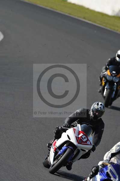 Mallory park Leicestershire;Mallory park photographs;Motorcycle action photographs;event digital images;eventdigitalimages;mallory park;no limits trackday;peter wileman photography;trackday;trackday digital images;trackday photos