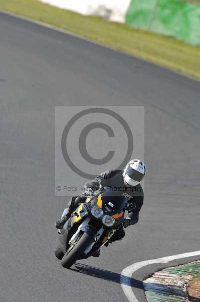 Mallory park Leicestershire;Mallory park photographs;Motorcycle action photographs;event digital images;eventdigitalimages;mallory park;no limits trackday;peter wileman photography;trackday;trackday digital images;trackday photos