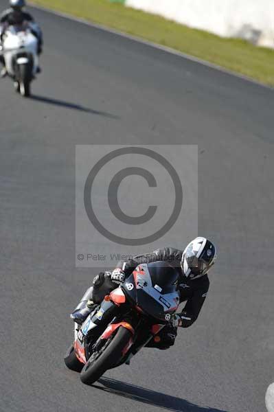 Mallory park Leicestershire;Mallory park photographs;Motorcycle action photographs;event digital images;eventdigitalimages;mallory park;no limits trackday;peter wileman photography;trackday;trackday digital images;trackday photos