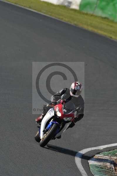 Mallory park Leicestershire;Mallory park photographs;Motorcycle action photographs;event digital images;eventdigitalimages;mallory park;no limits trackday;peter wileman photography;trackday;trackday digital images;trackday photos