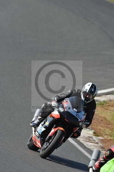 Mallory park Leicestershire;Mallory park photographs;Motorcycle action photographs;event digital images;eventdigitalimages;mallory park;no limits trackday;peter wileman photography;trackday;trackday digital images;trackday photos