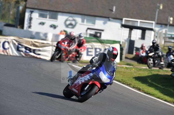 Mallory park Leicestershire;Mallory park photographs;Motorcycle action photographs;event digital images;eventdigitalimages;mallory park;no limits trackday;peter wileman photography;trackday;trackday digital images;trackday photos