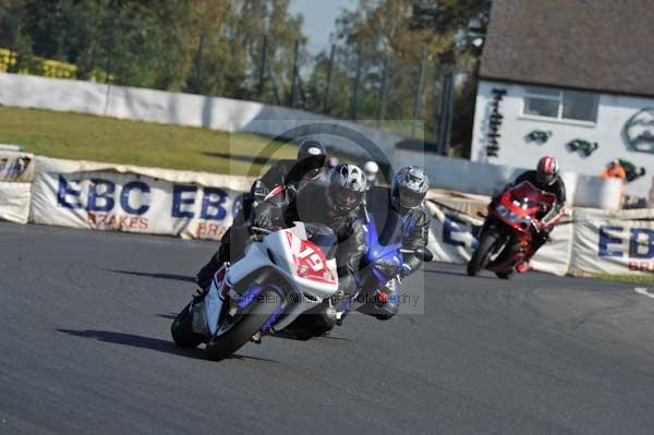 Mallory park Leicestershire;Mallory park photographs;Motorcycle action photographs;event digital images;eventdigitalimages;mallory park;no limits trackday;peter wileman photography;trackday;trackday digital images;trackday photos