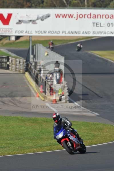 Mallory park Leicestershire;Mallory park photographs;Motorcycle action photographs;event digital images;eventdigitalimages;mallory park;no limits trackday;peter wileman photography;trackday;trackday digital images;trackday photos