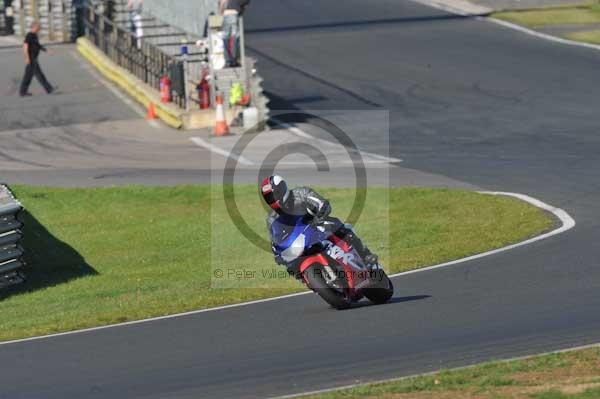 Mallory park Leicestershire;Mallory park photographs;Motorcycle action photographs;event digital images;eventdigitalimages;mallory park;no limits trackday;peter wileman photography;trackday;trackday digital images;trackday photos