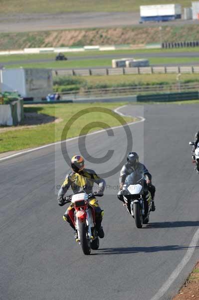 Mallory park Leicestershire;Mallory park photographs;Motorcycle action photographs;event digital images;eventdigitalimages;mallory park;no limits trackday;peter wileman photography;trackday;trackday digital images;trackday photos