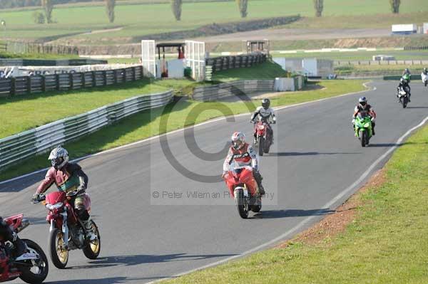 Mallory park Leicestershire;Mallory park photographs;Motorcycle action photographs;event digital images;eventdigitalimages;mallory park;no limits trackday;peter wileman photography;trackday;trackday digital images;trackday photos