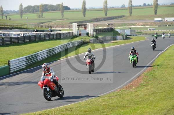 Mallory park Leicestershire;Mallory park photographs;Motorcycle action photographs;event digital images;eventdigitalimages;mallory park;no limits trackday;peter wileman photography;trackday;trackday digital images;trackday photos