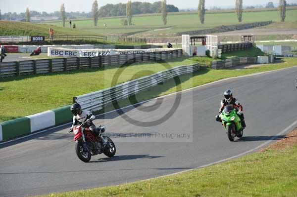 Mallory park Leicestershire;Mallory park photographs;Motorcycle action photographs;event digital images;eventdigitalimages;mallory park;no limits trackday;peter wileman photography;trackday;trackday digital images;trackday photos