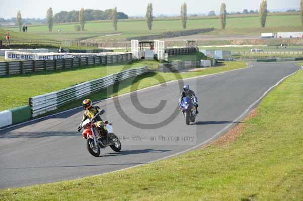 Mallory park Leicestershire;Mallory park photographs;Motorcycle action photographs;event digital images;eventdigitalimages;mallory park;no limits trackday;peter wileman photography;trackday;trackday digital images;trackday photos