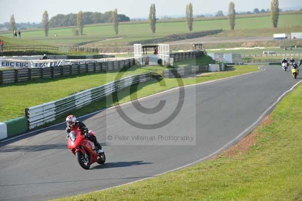 Mallory park Leicestershire;Mallory park photographs;Motorcycle action photographs;event digital images;eventdigitalimages;mallory park;no limits trackday;peter wileman photography;trackday;trackday digital images;trackday photos