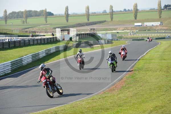 Mallory park Leicestershire;Mallory park photographs;Motorcycle action photographs;event digital images;eventdigitalimages;mallory park;no limits trackday;peter wileman photography;trackday;trackday digital images;trackday photos