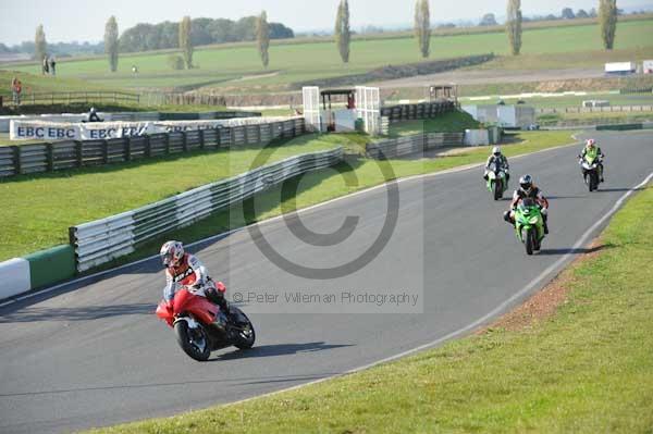 Mallory park Leicestershire;Mallory park photographs;Motorcycle action photographs;event digital images;eventdigitalimages;mallory park;no limits trackday;peter wileman photography;trackday;trackday digital images;trackday photos