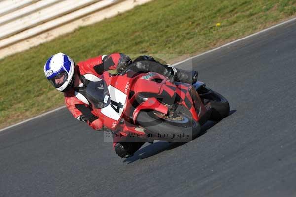 Mallory park Leicestershire;Mallory park photographs;Motorcycle action photographs;event digital images;eventdigitalimages;mallory park;no limits trackday;peter wileman photography;trackday;trackday digital images;trackday photos